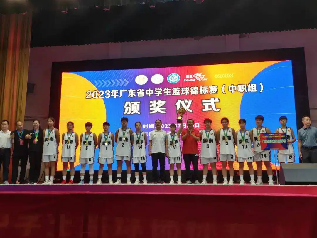 如何利用篮球青训营提升个人技术和团队协作?_1